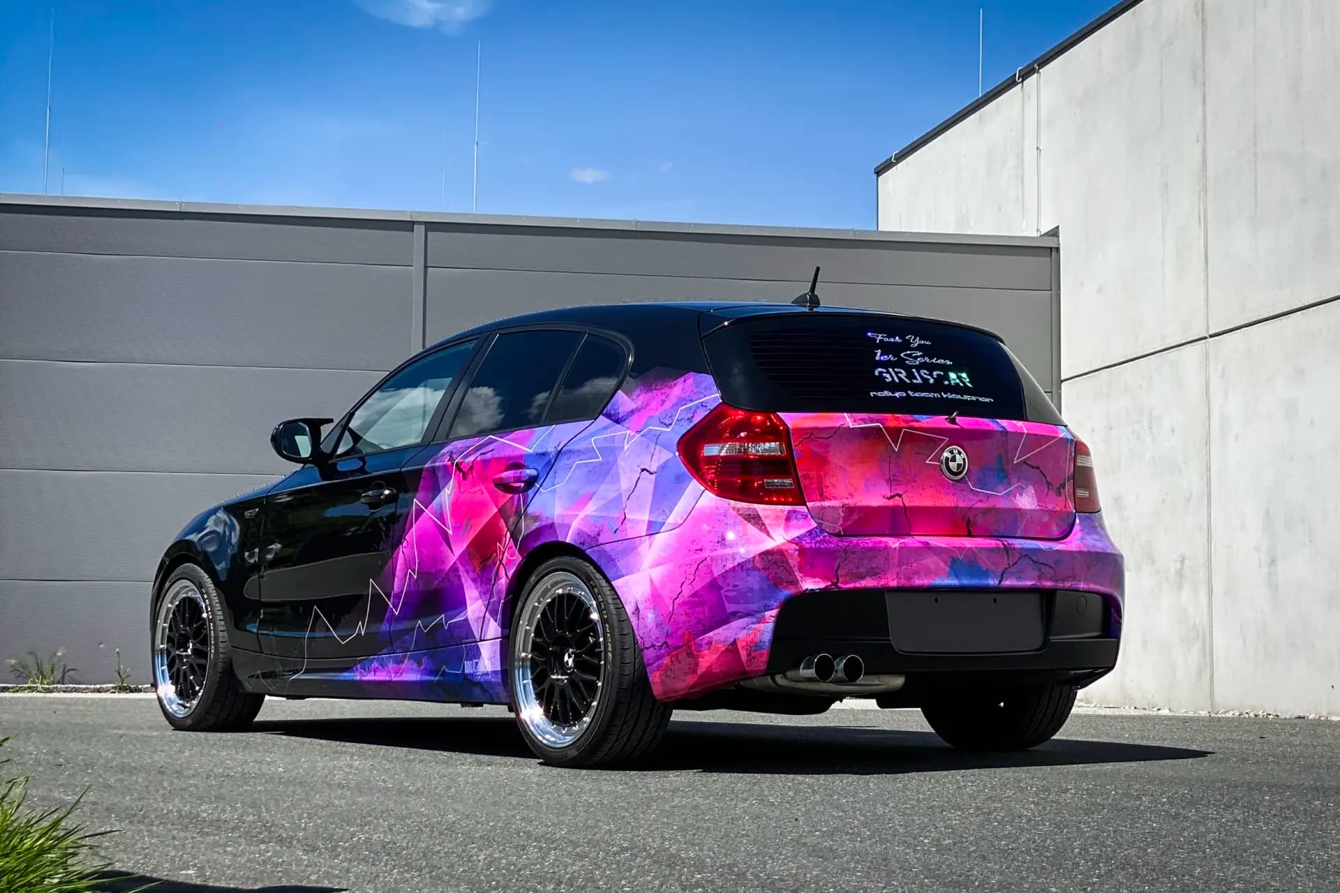 Half Pink BMW Wrap – Bild 3