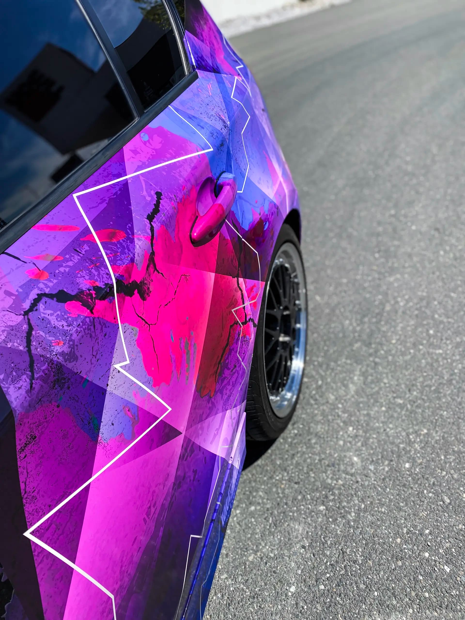 Half Pink BMW Wrap – Bild 9