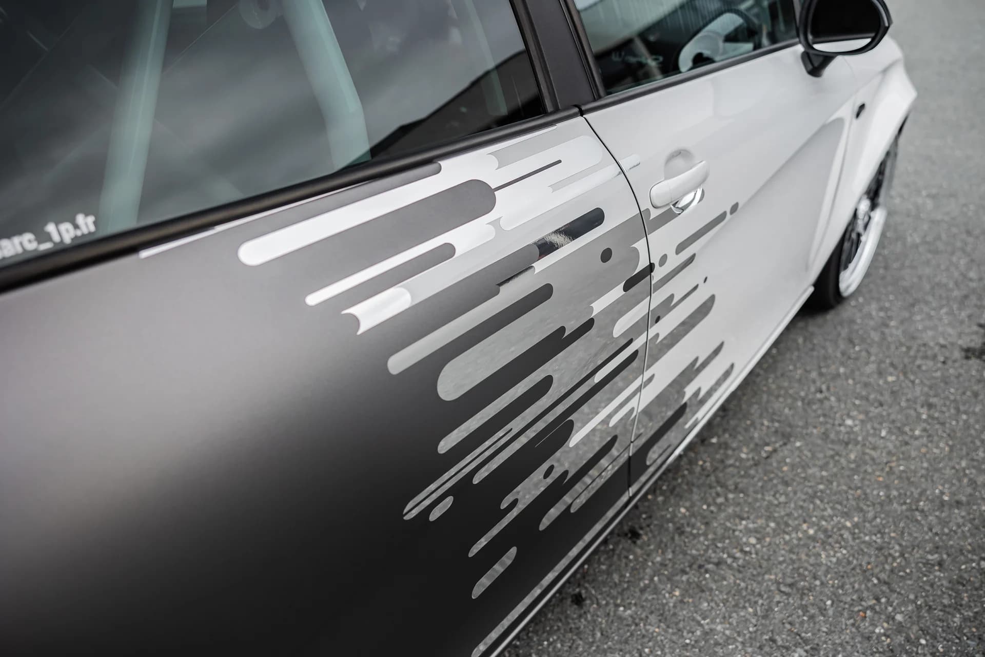 Designfolierung – Chrome Stripes – Bild 3