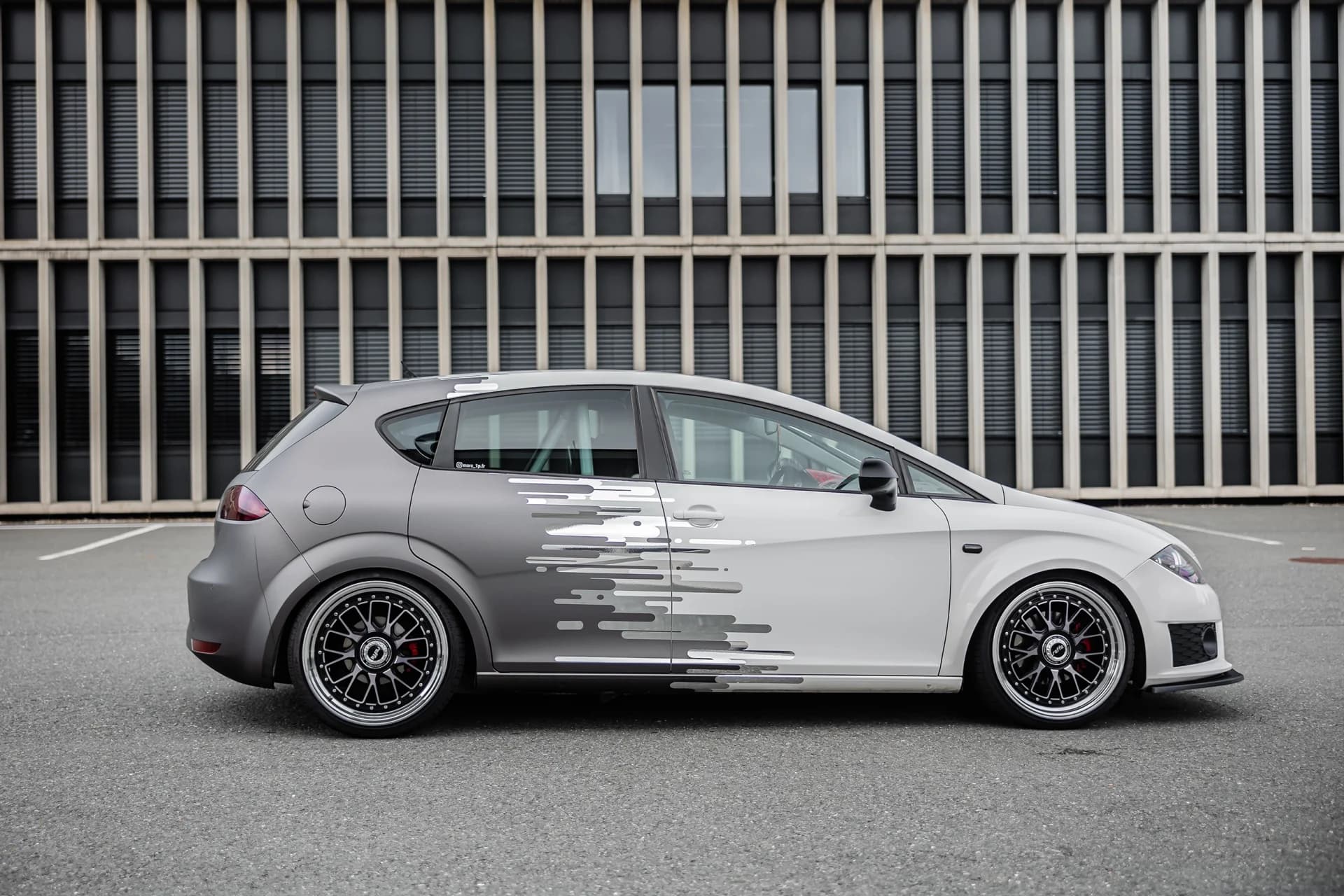 Designfolierung – Chrome Stripes