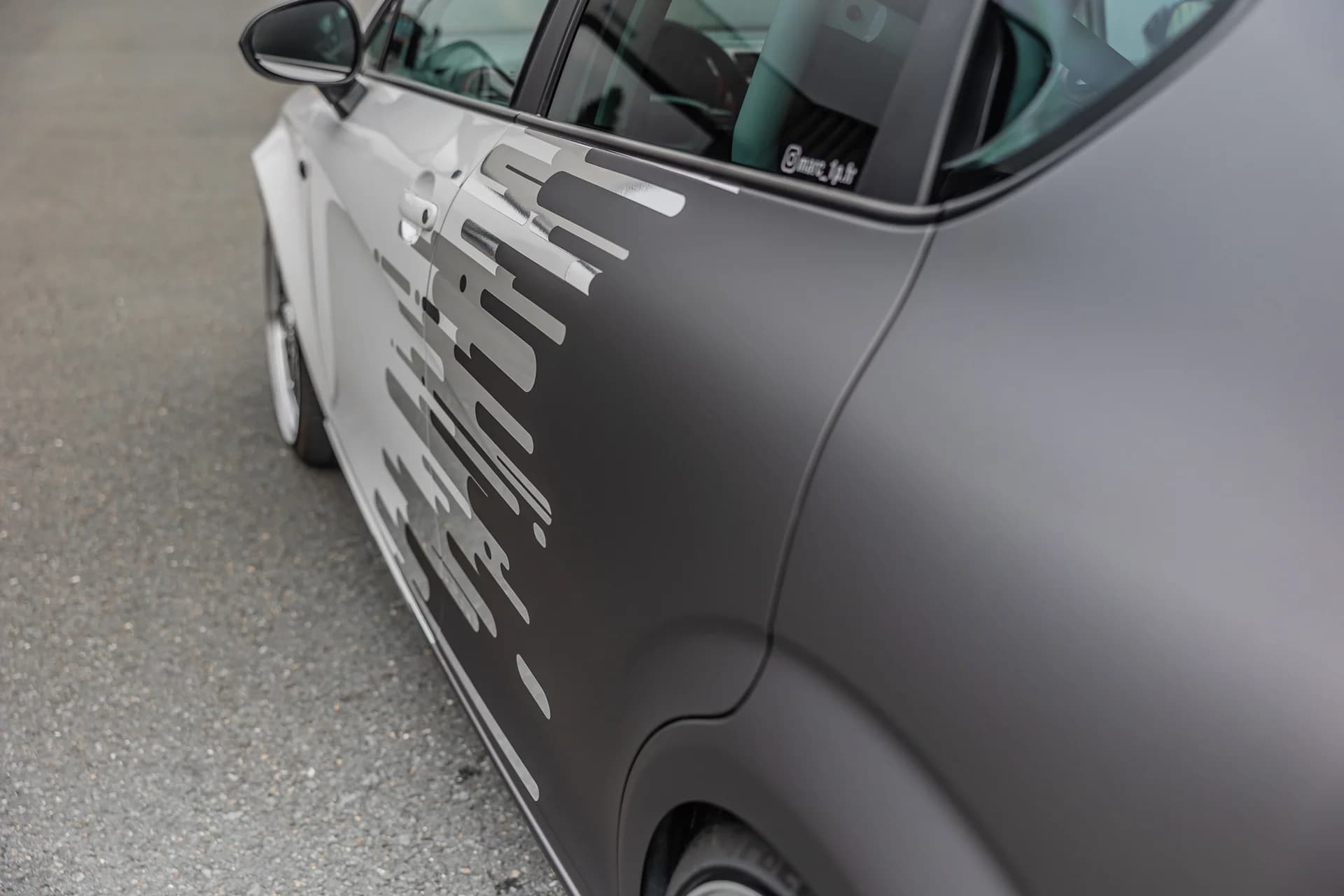 Designfolierung – Chrome Stripes – Bild 5