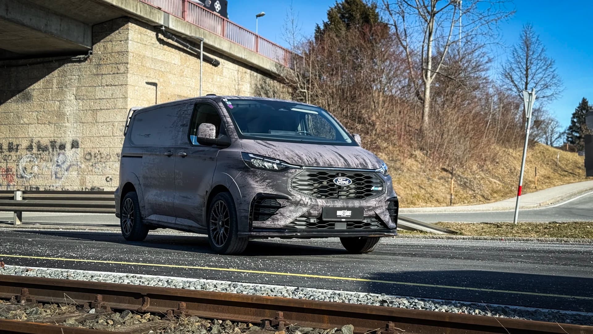 Ford Custom – Dirt-Design – Bild 7