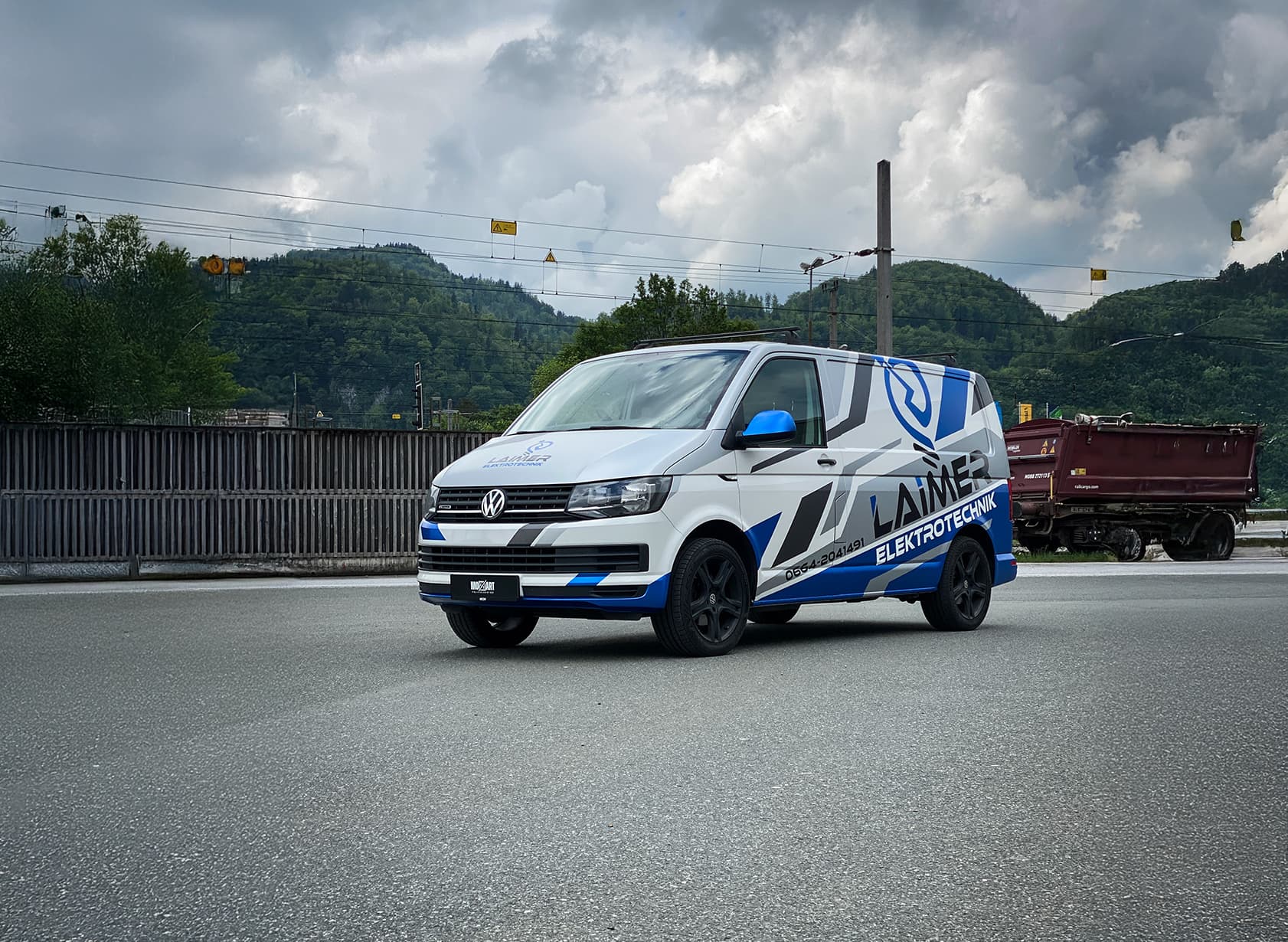 Elektrotechnik erstrahlt in Blau Metallic – Bild 6