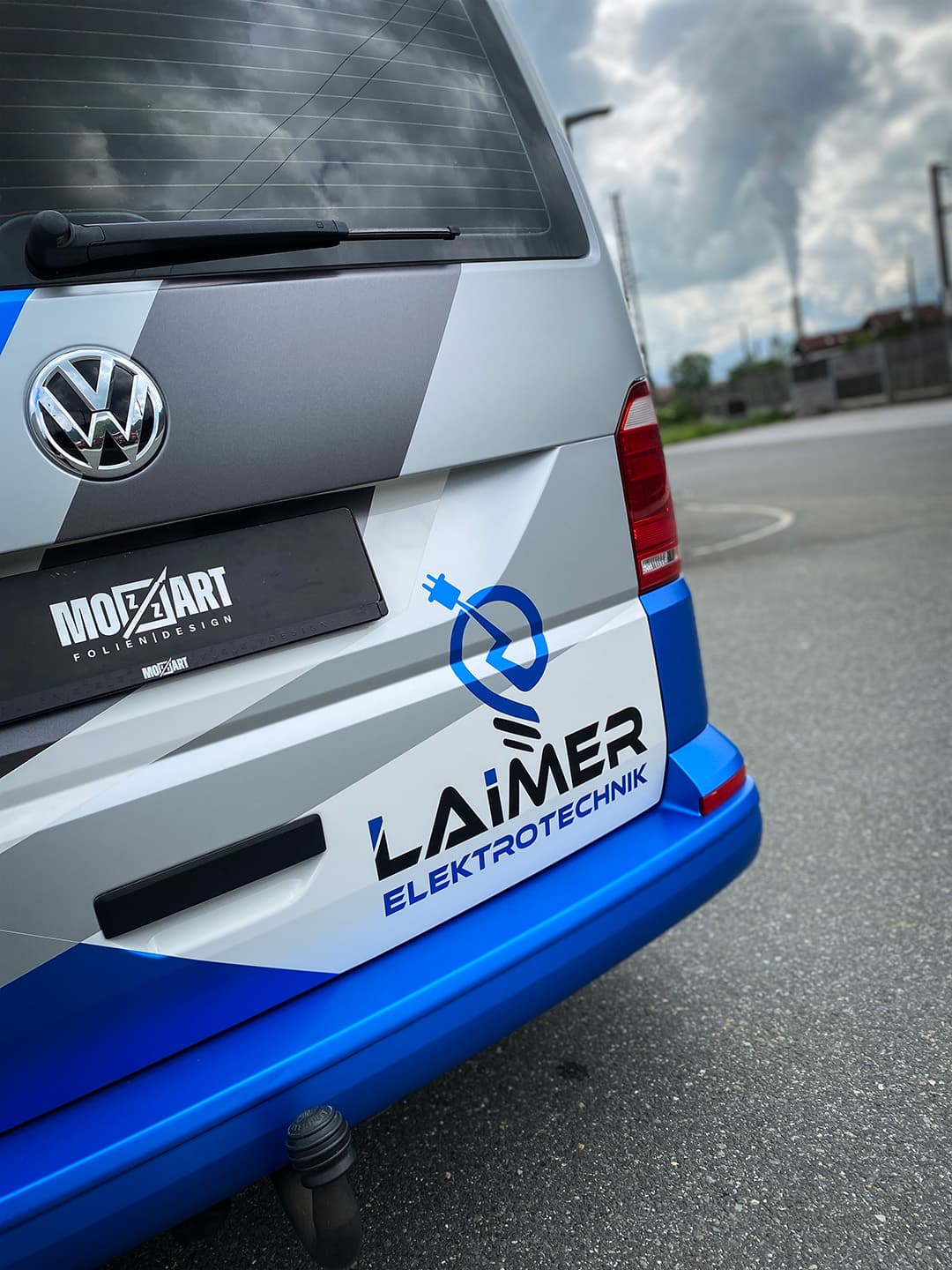 Elektrotechnik erstrahlt in Blau Metallic – Bild 8